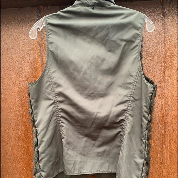 Chico’s faux fur zip up vest - Picture 4 of 8